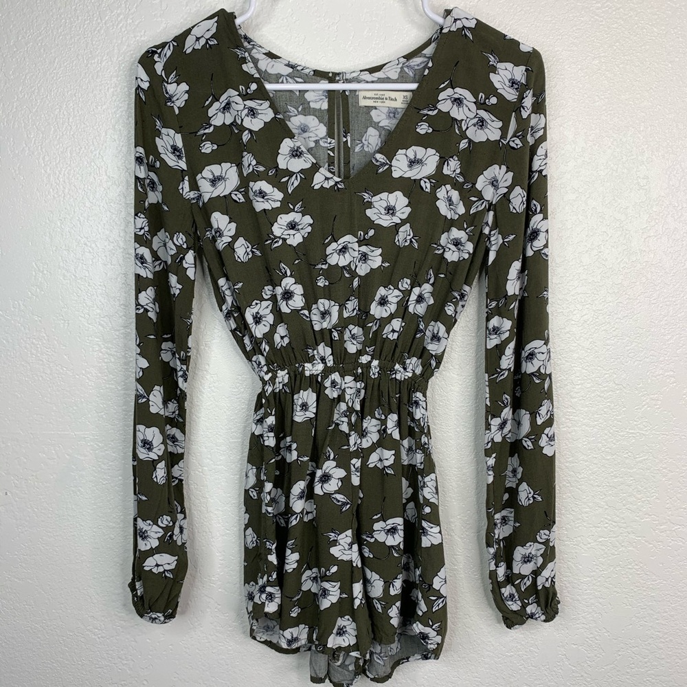 A&F long sleeve green&white floral print romper